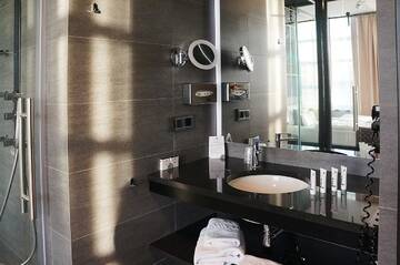Фото номера Люкс Отель Fabryka Wełny Hotel &amp; Spa г. Пабьянице 4