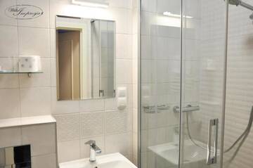 Фото номера Двухместный номер Делюкс с 1 кроватью Отель Willa Impresja Hotel i Restauracja г. Пабьянице 5