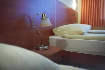 Фото номера Двухместный номер с 2 отдельными кроватями Отель Hotel Włókniarz г. Пабьянице 18