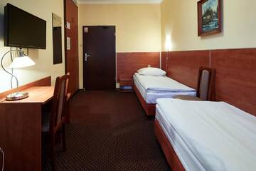 Фото номера Двухместный номер с 2 отдельными кроватями Отель Hotel Włókniarz г. Пабьянице 15