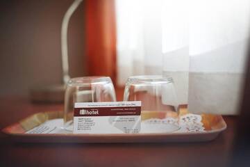 Фото номера Двухместный номер с 2 отдельными кроватями Отель Hotel Włókniarz г. Пабьянице 5
