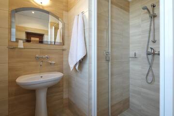 Фото номера Трехместный номер Отель Hotel Włókniarz г. Пабьянице 4