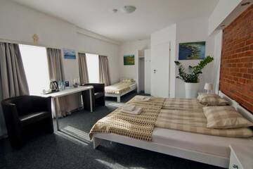 Фото номера Трехместный номер Отель RJ Hotel г. Пабьянице 3