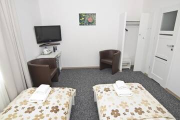 Фото номера Двухместный номер с 1 кроватью или 2 отдельными кроватями Отель RJ Hotel г. Пабьянице 8